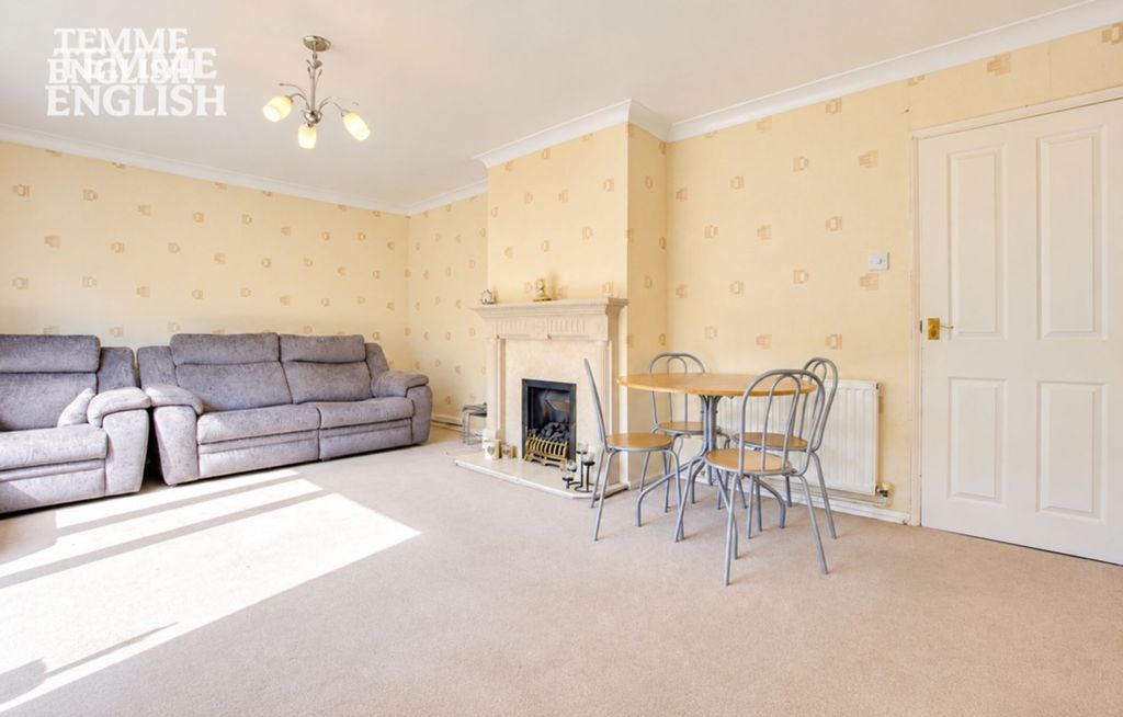Property photo 2 of 23