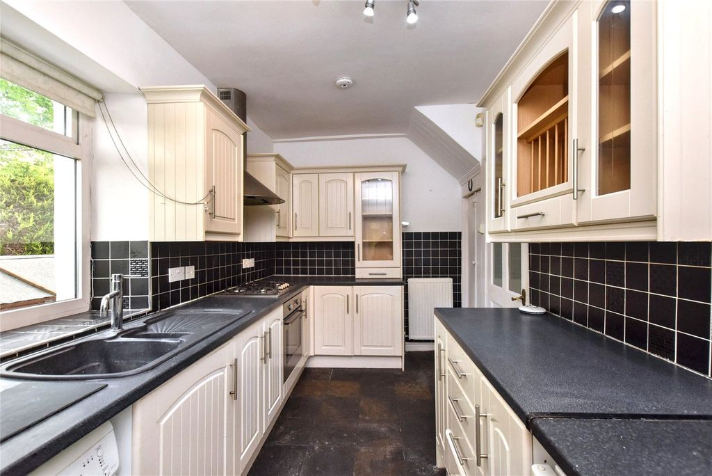 Property photo 2 of 17 Picture No. 10