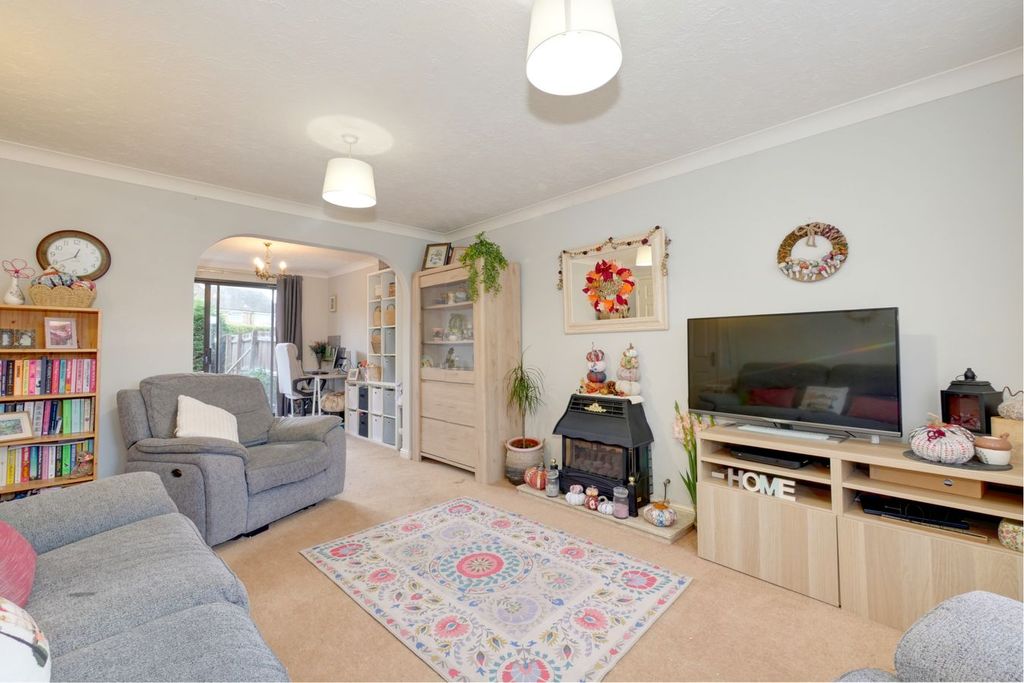 Property photo 2 of 23