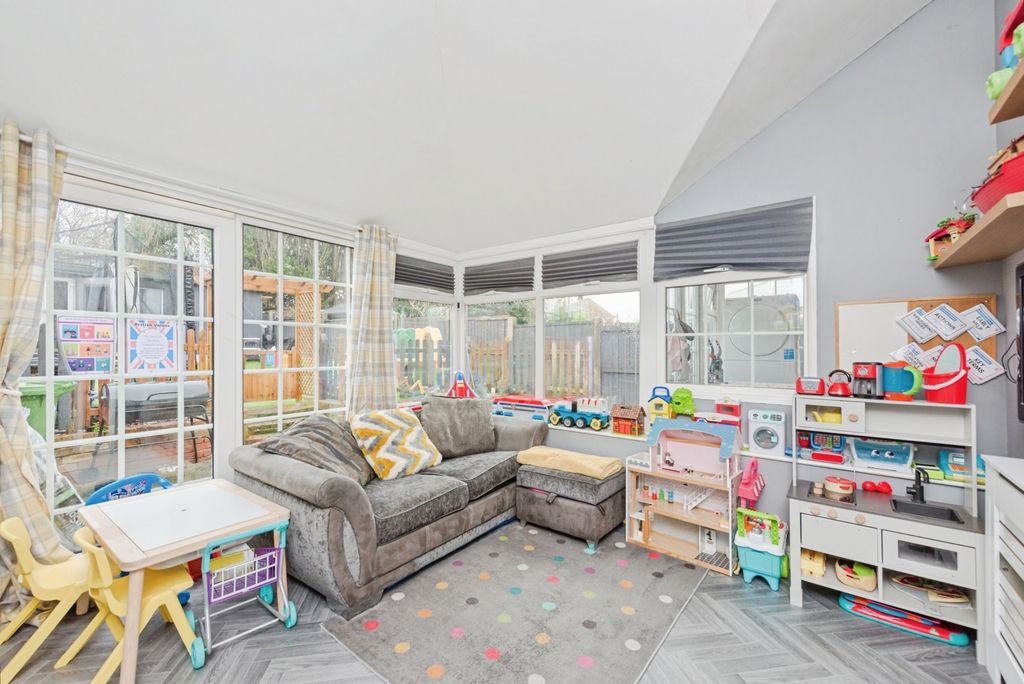 Property photo 3 of 25 Pbox-Img.Jpg