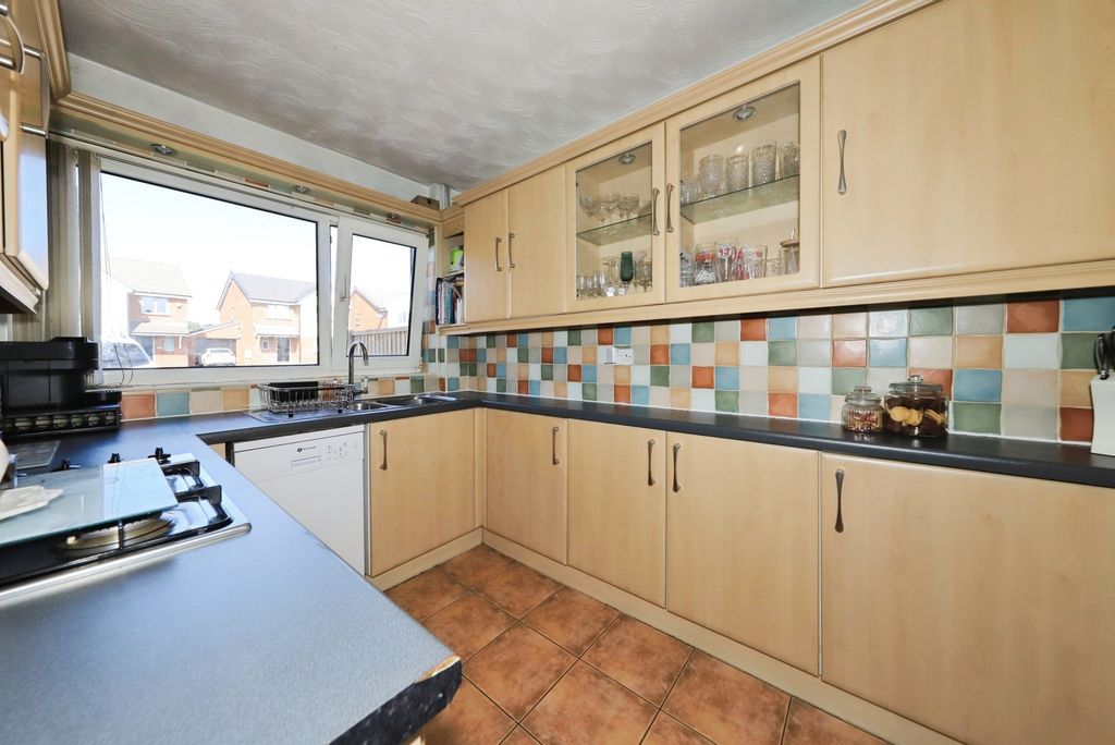 Property photo 2 of 17 Photo