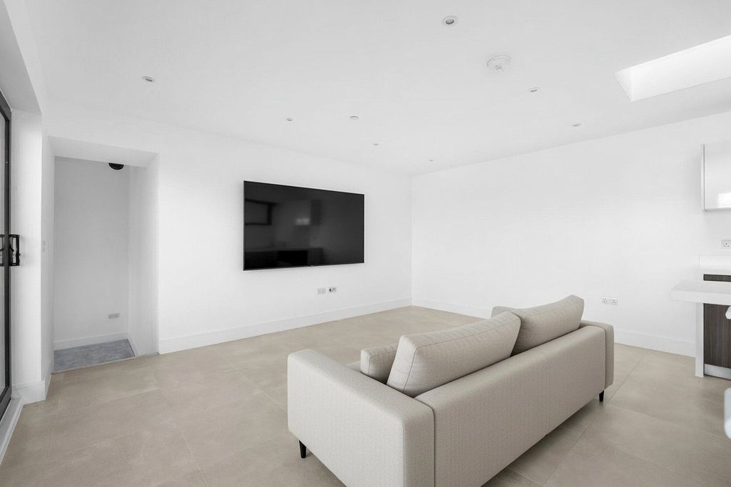 Property photo 3 of 15 Picture No. 14