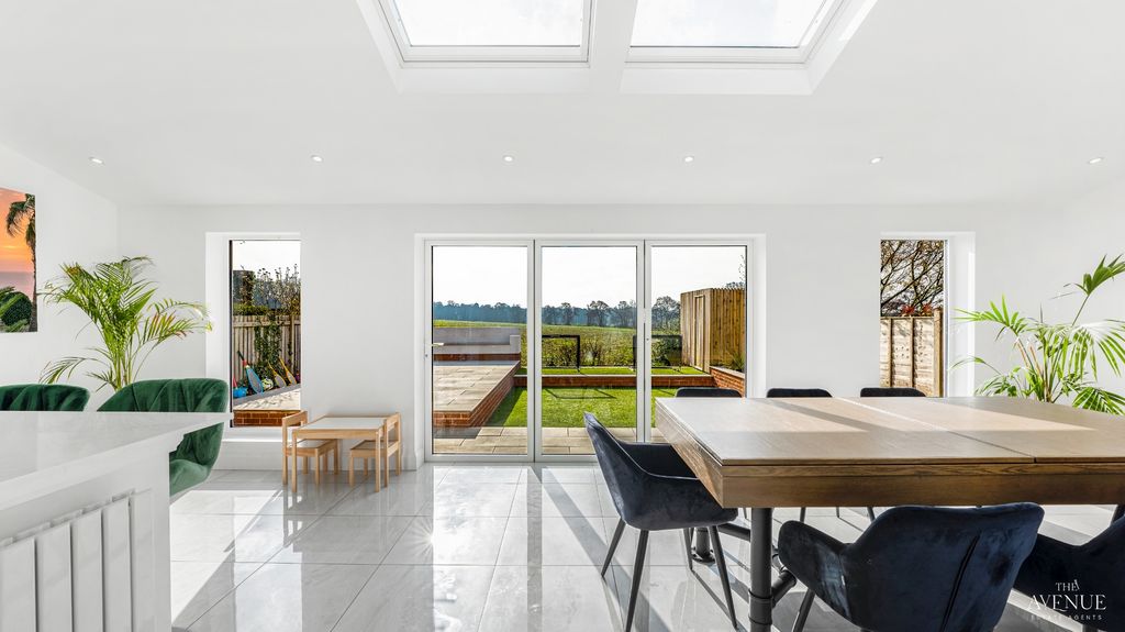 Property photo 2 of 39 3990835