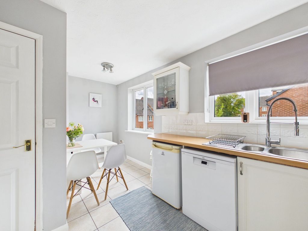 Property photo 3 of 18 Dining Kitchen