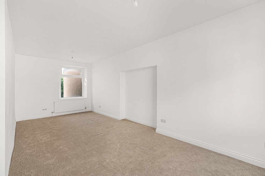 Property photo 3 of 28