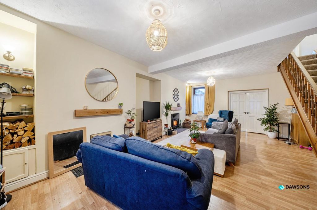 Property photo 3 of 25