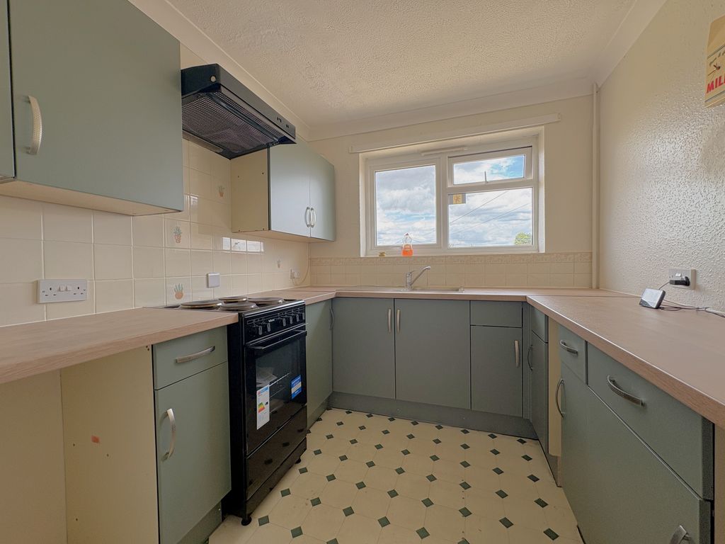 Property photo 2 of 9 Kitchen