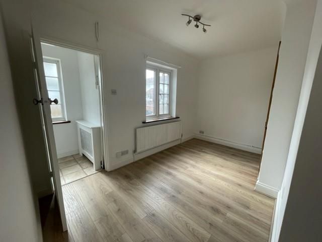 Property photo 3 of 11 Living Room