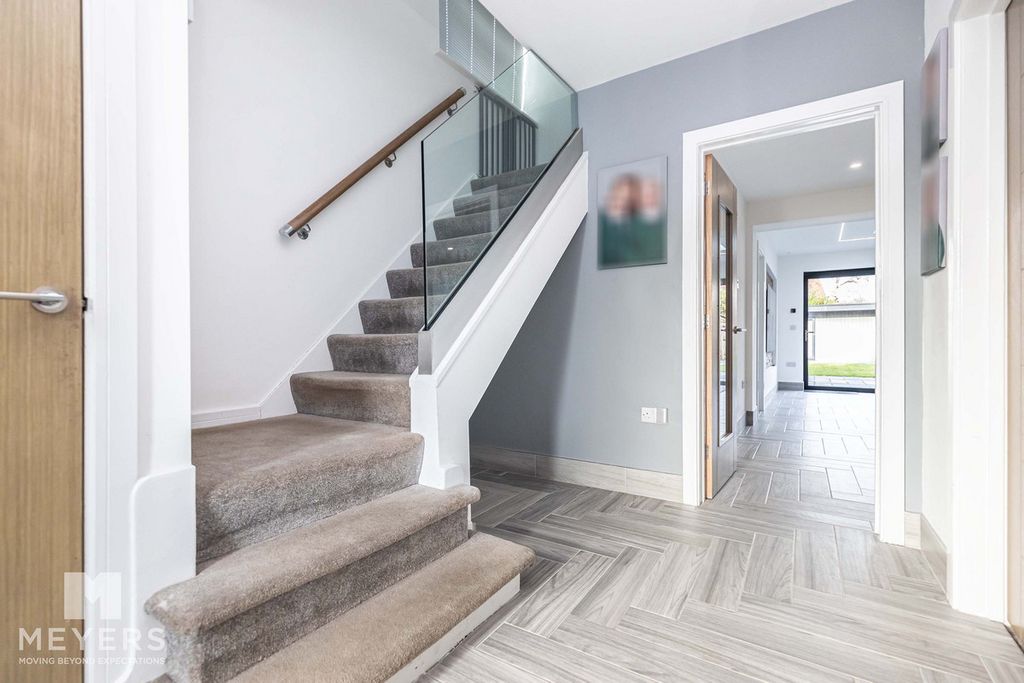 Property photo 3 of 33