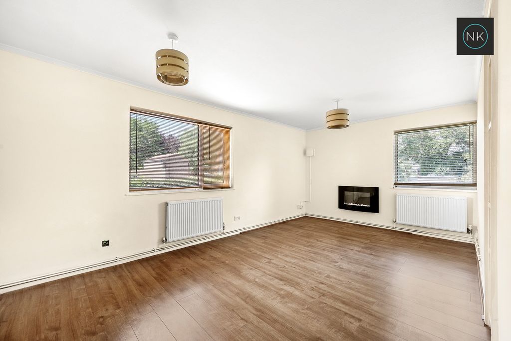 Property photo 3 of 16 4819423