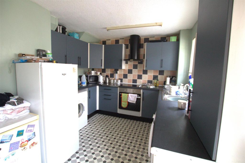Property photo 3 of 7 Kitchen.Jpg
