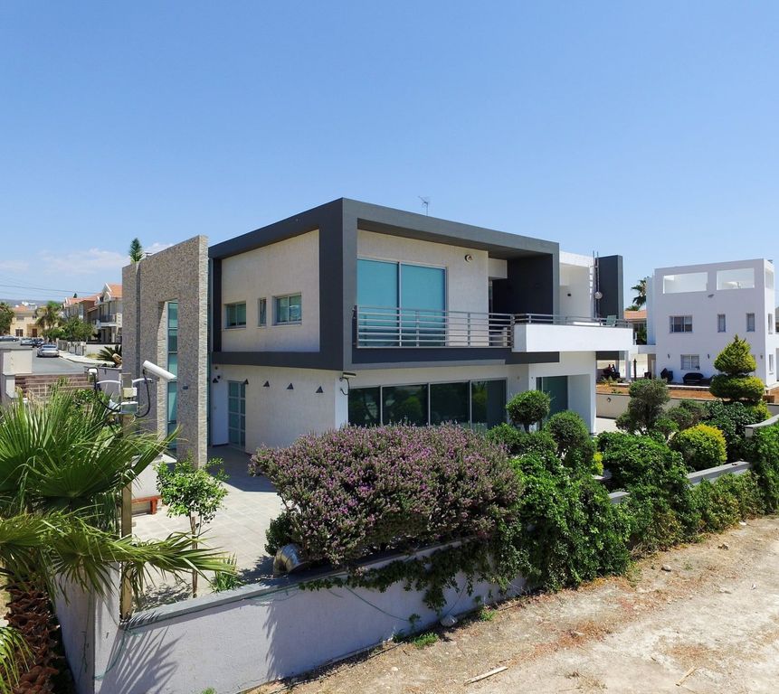 Property photo 1 of 10