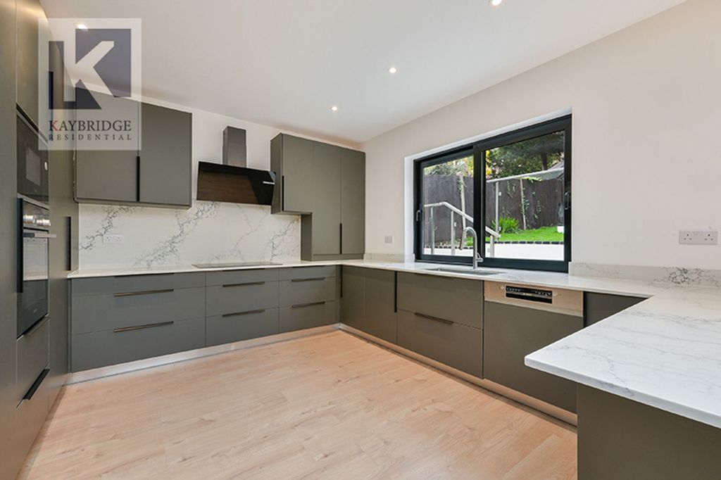 Property photo 3 of 22 Donnington Road, Worcester Park - Kt4 8En