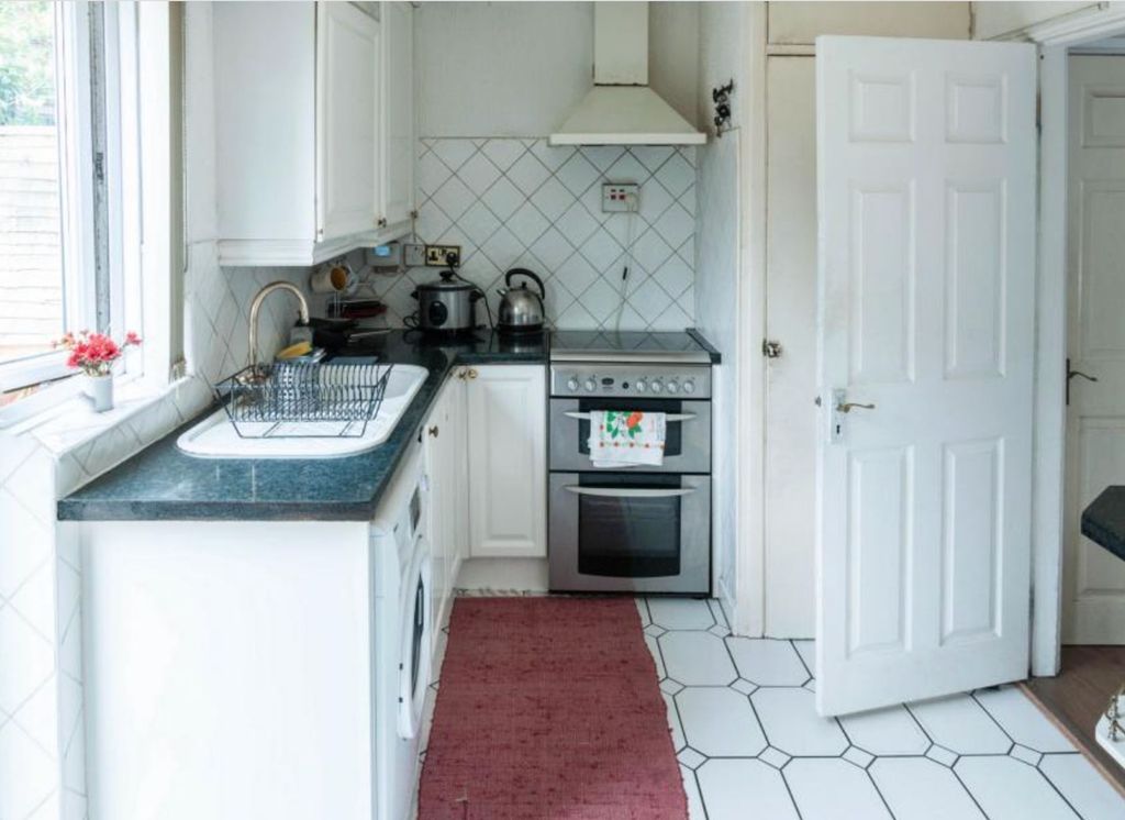 Property photo 3 of 9 Kitchen