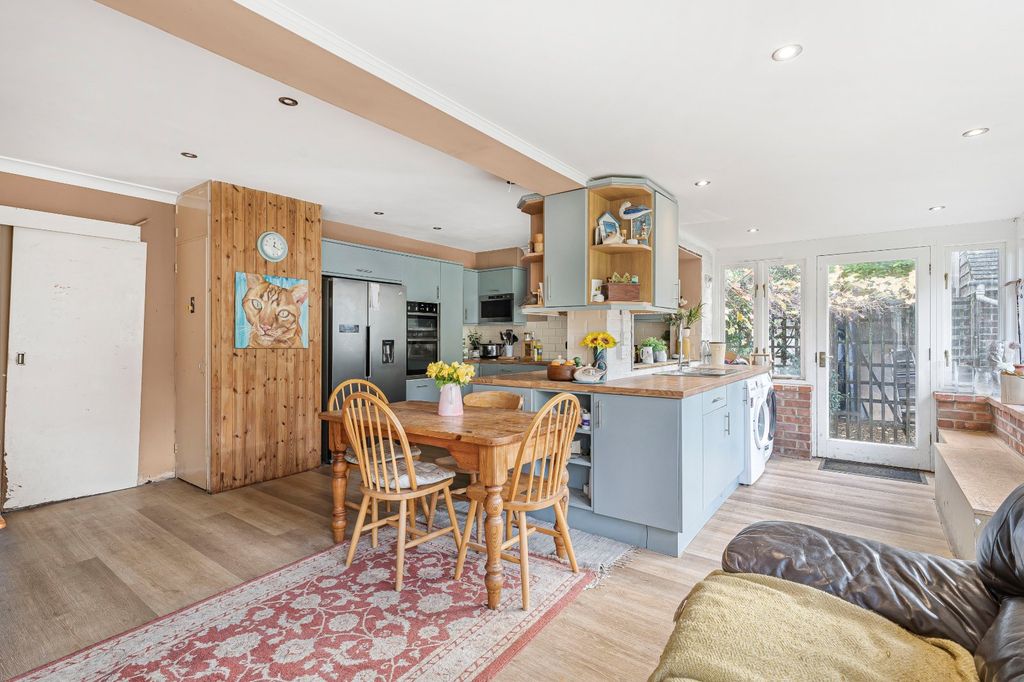 Property photo 3 of 22 Picture No. 02