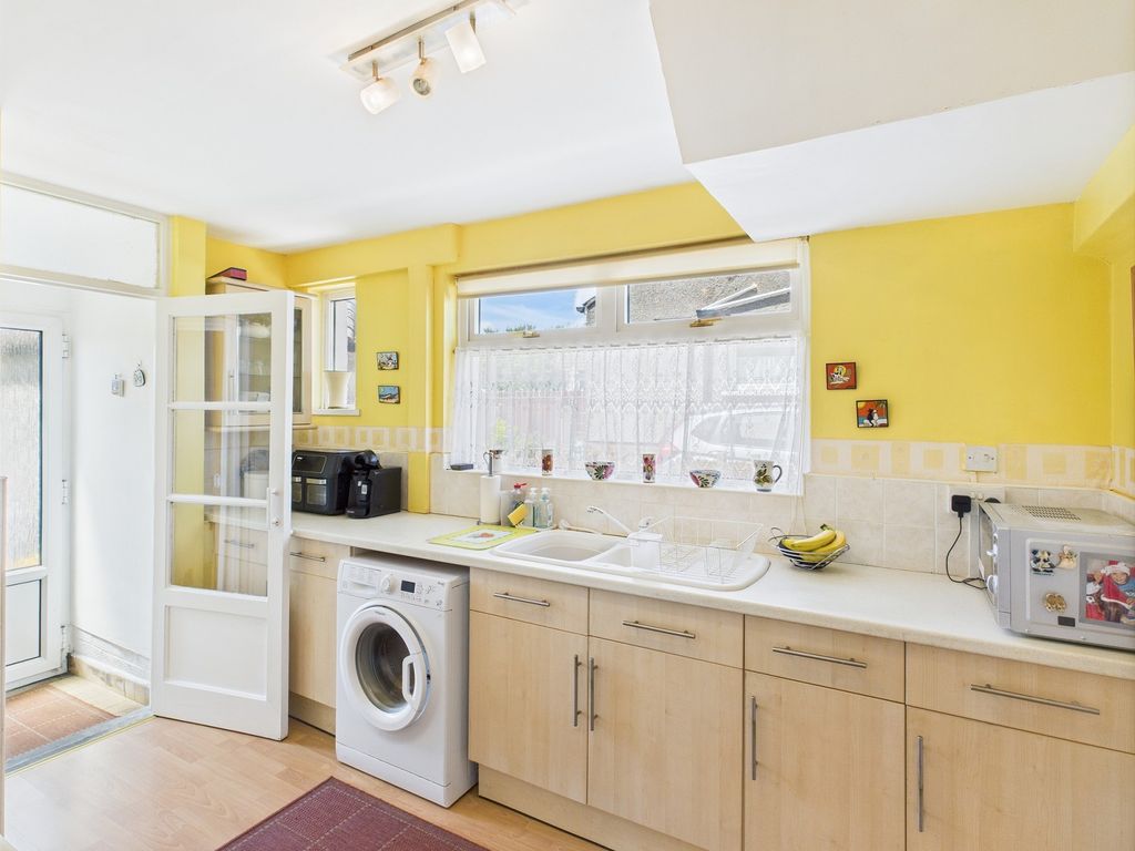 Property photo 3 of 20 Kitchen