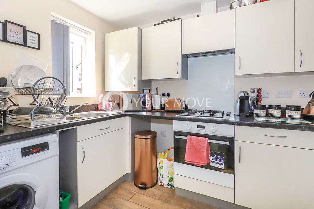 Property photo 3 of 11 Kitchen
