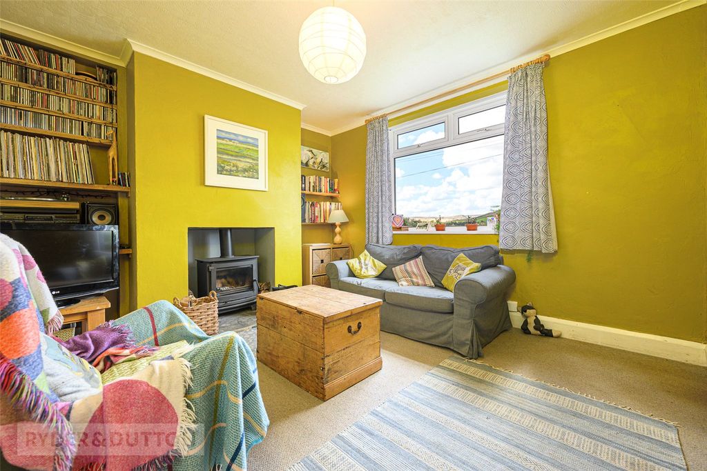 Property photo 3 of 18 Living Room