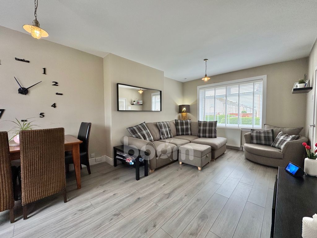 Property photo 2 of 22 Cleeves Avenue, Dalry Lounge Photo