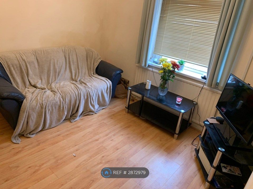 Property photo 3 of 20 Living Room