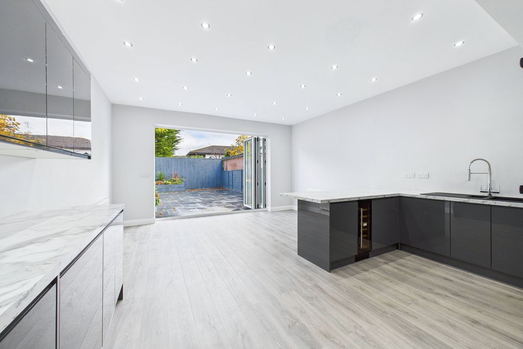 Property photo 2 of 20 Open Plan Family Dining Kitchen