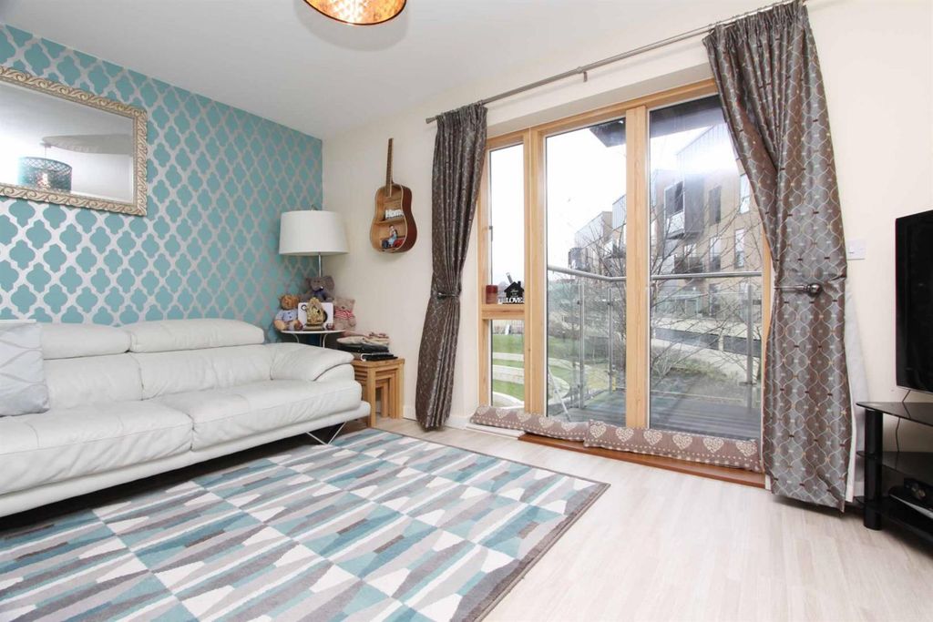 Property photo 3 of 10 Lounge