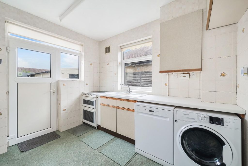 Property photo 3 of 14 Percival Way