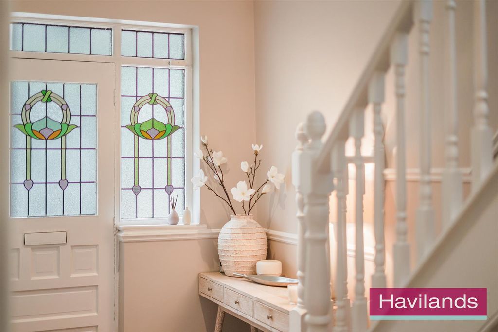 Property photo 2 of 21 Clarendon Way-15.Jpg