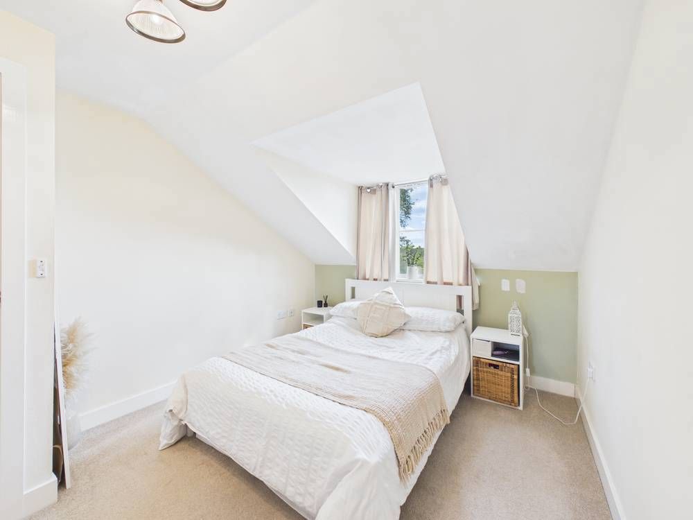 Property photo 2 of 16 Giraffe360-Still005