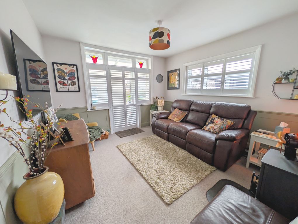 Property photo 2 of 18 Lounge