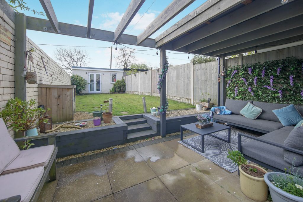 Property photo 3 of 18