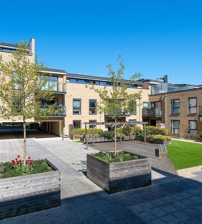 Property photo 1 of 11 Richardson House, The Embankment