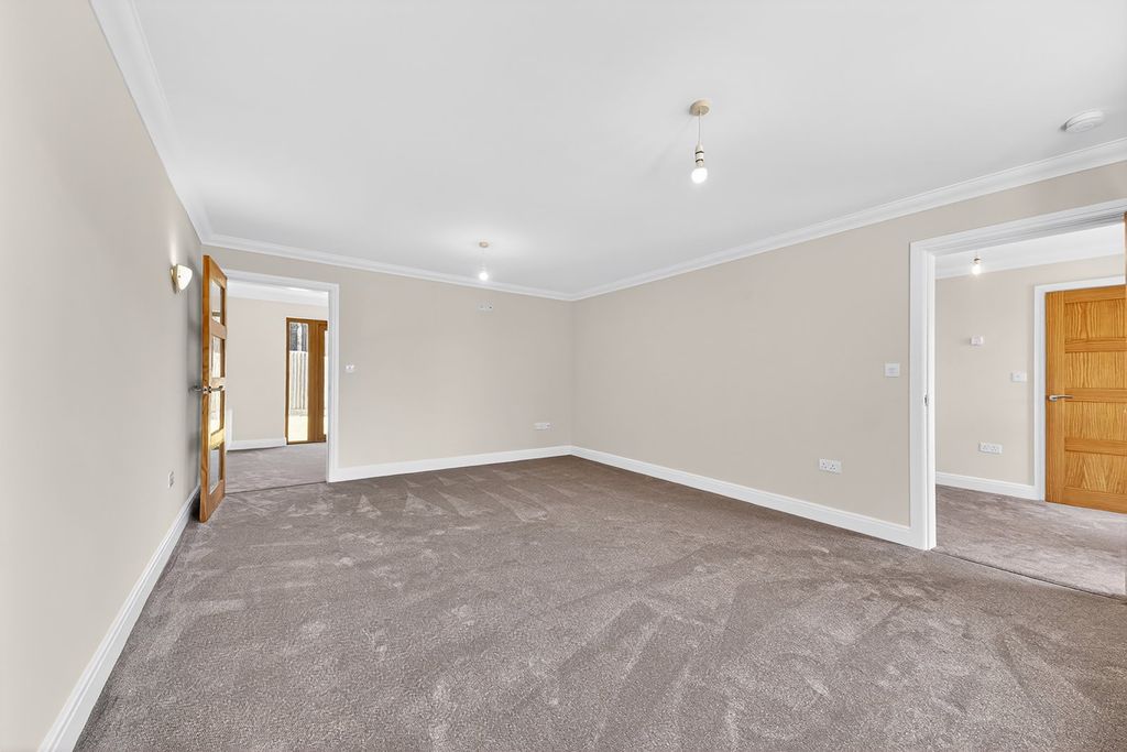 Property photo 3 of 34
