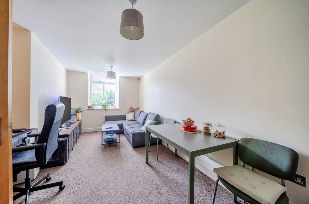 Property photo 2 of 15 1495105-8-6A5F2d6...