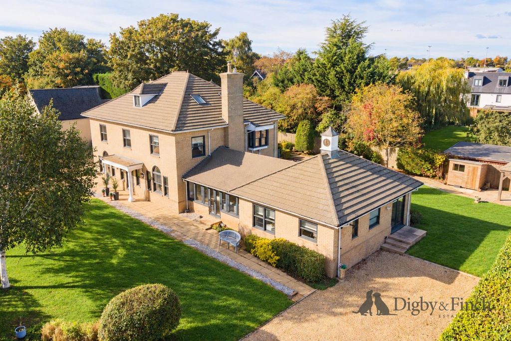 Property photo 2 of 49