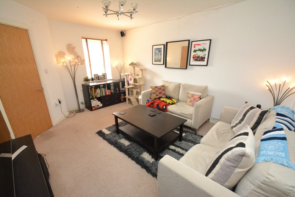 Property photo 2 of 12 Lounge