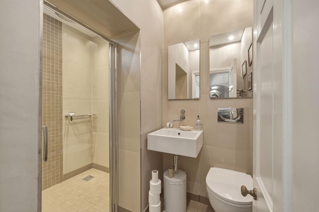 Additional image 22 of 4 bed flat for saleNewcastle Drive, The Park NG7