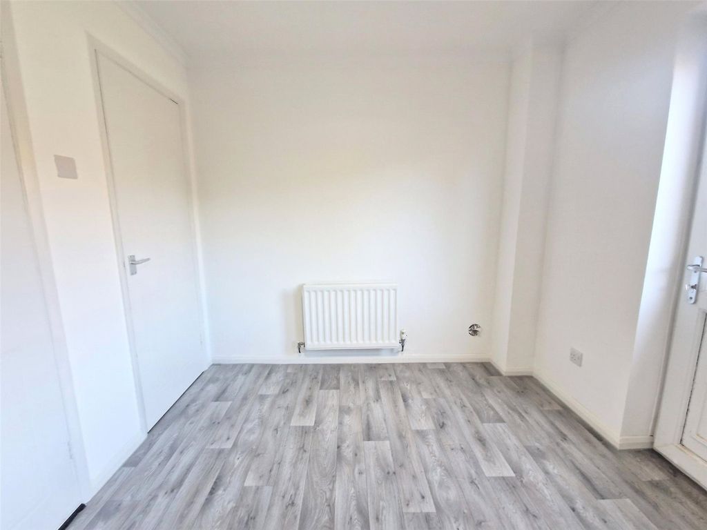 Property photo 3 of 10 Picture No. 12