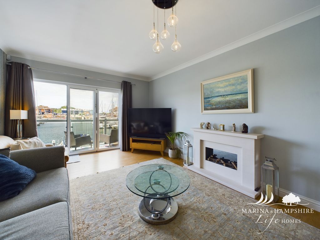 Property photo 3 of 36 Cam03691G0-Pr0014-Still019