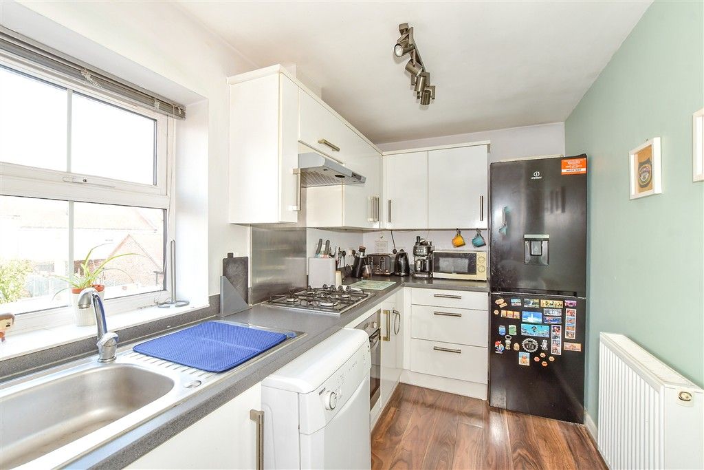 Property photo 2 of 7 Kitchen