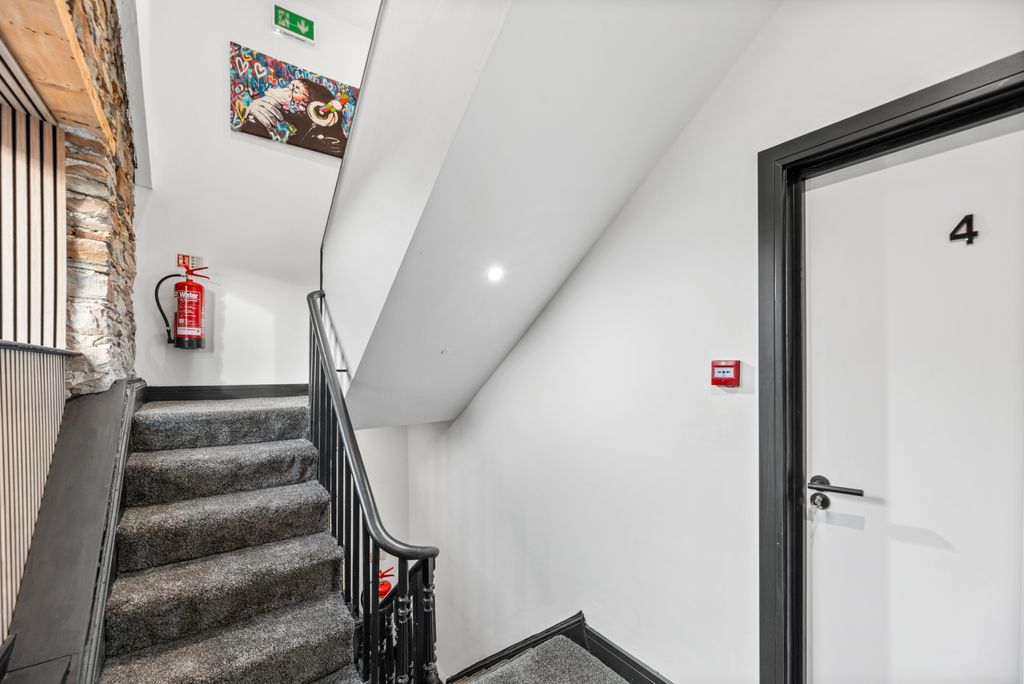 Property photo 2 of 30