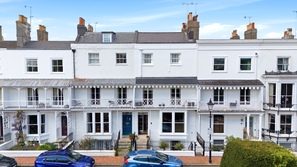 Property photo 1 of 32