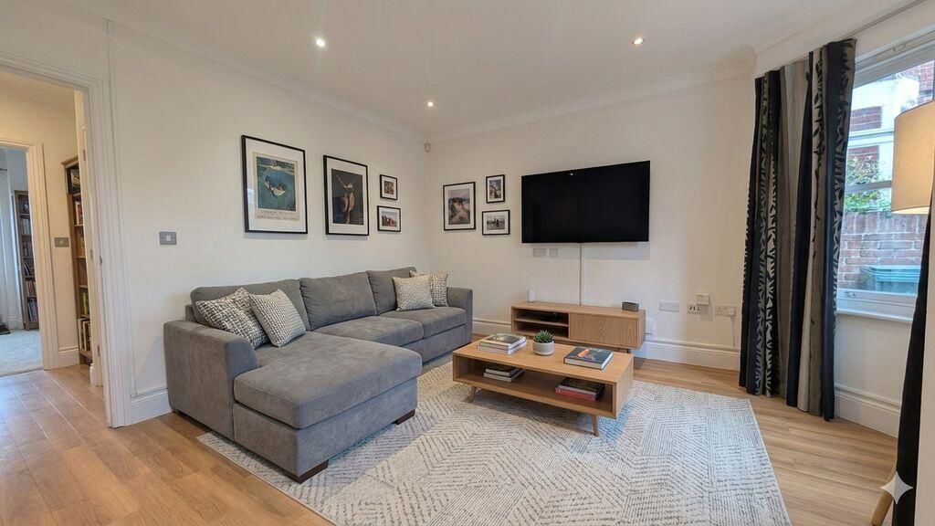 Property photo 2 of 27
