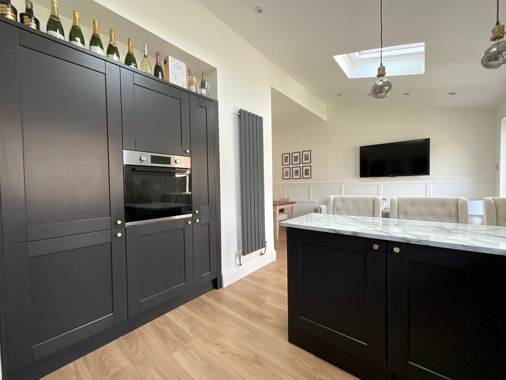 Property photo 2 of 24 4371405
