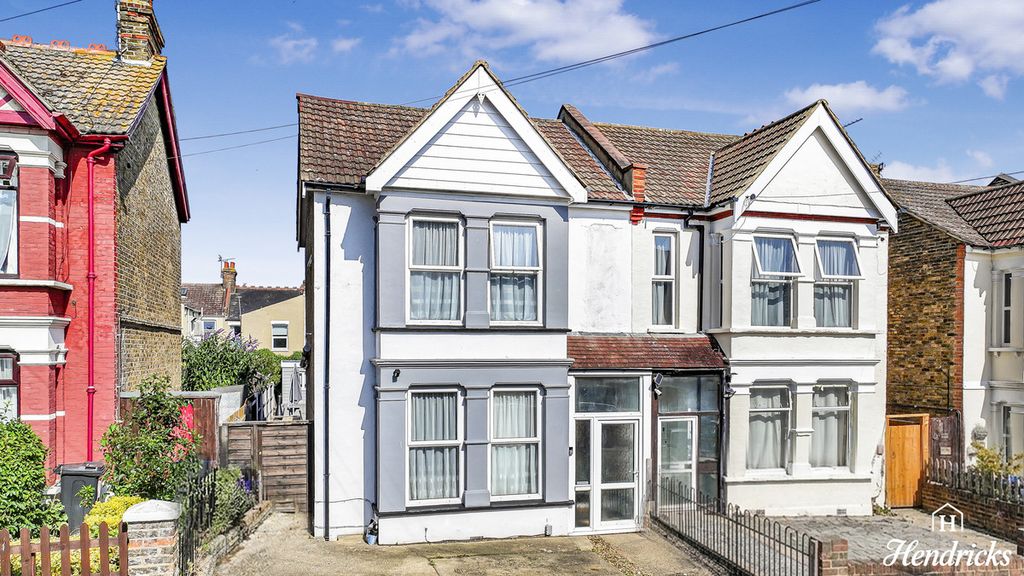 Property photo 1 of 31