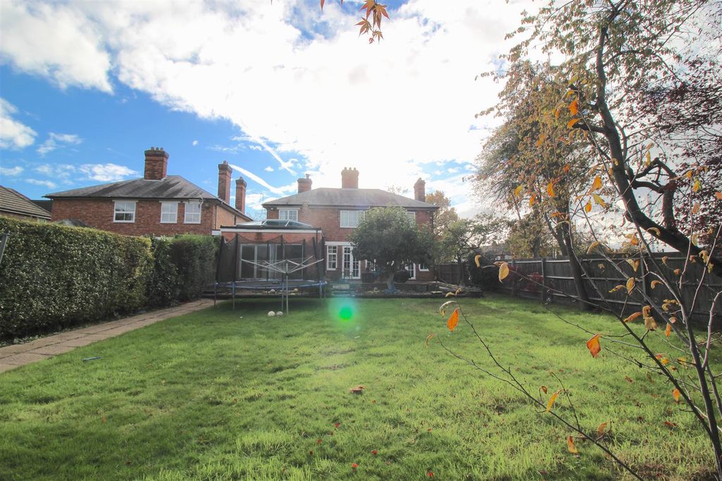 Property photo 2 of 4 Garden