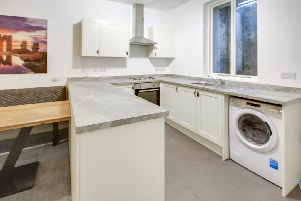 Additional image 4 of 2 bed flat for saleHermitage Lane, East Grinstead RH19