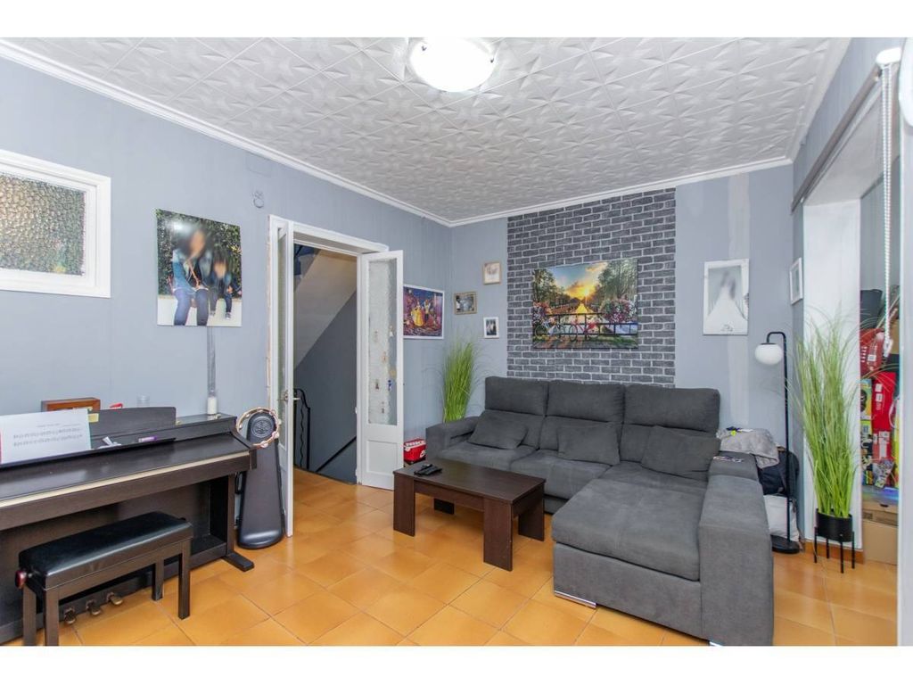 Property photo 2 of 30