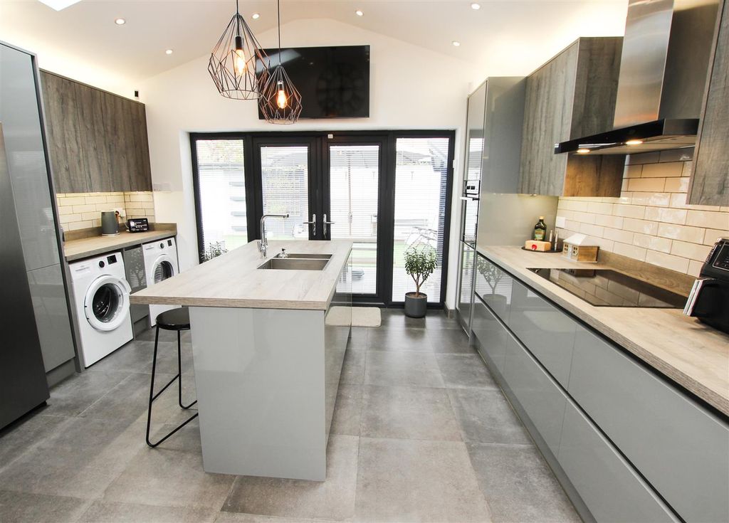 Property photo 2 of 5 Open Plan Island Kitchen