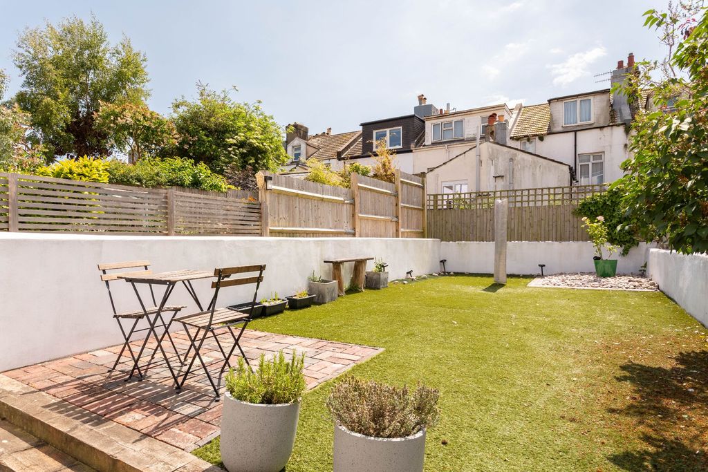 Property photo 2 of 18